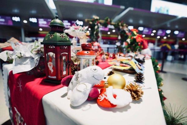 吉祥航空787成功首航重慶、三亞